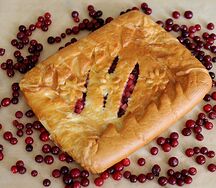 Пирог с яблоком и брусникой 