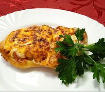 Курица, запеченная с помидорами