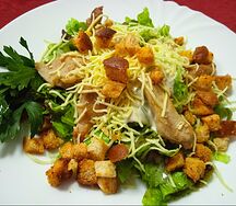 Салат Цезарь с курицей