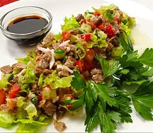 Салат с говядиной и овощами