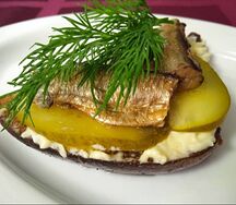 Гренки со шпротами