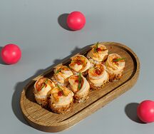 Ролл с креветкой и томатом