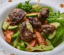 Салат с куриной печенью