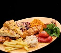 ШАШЛЫК ИЗ КУРИНОГО ФИЛЕ С ГАРНИРОМ