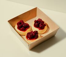 Сырники с конфитюром и сметаной