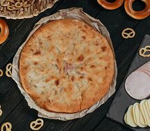 Осетинский пирог с ветчиной и сыром