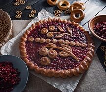 Пирог с брусникой и вишней