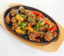 Сковородка из телятины с овощами