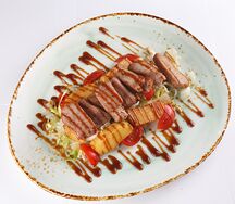 Салат с тунцом и устричным соусом