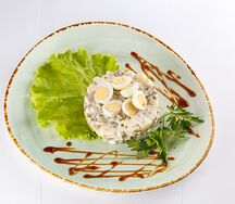 Салат Мясной с перепелиным яйцом 