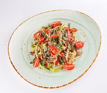 Салат с говядиной и свежими овощами