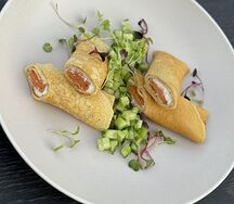 Блин с лососем и крем-сыром