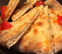 Фокачча с сыром и помидорами