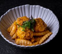 Крокеты с картофелем фри в фирменном соусе
