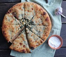 Пирог с ботвой и сыром