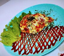 Мясная отбивная с помидором