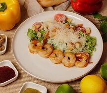 Цезарь с тигровой креветкой