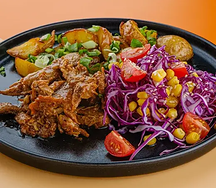 Картофель с томлёными говяжьими щечками