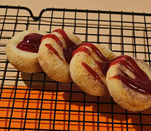 Ванильные сырники с брусничным соусом