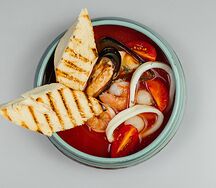 Остро-томатный суп с морепродуктами