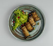 Рулетики из баклажана со сливочным сыром и грецким орехом