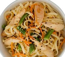 Удон с курицей в сливочном соусе