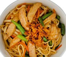 Удон с курицей в пикантном соусе