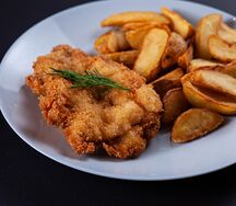 Куриная отбивная с картофельными дольками