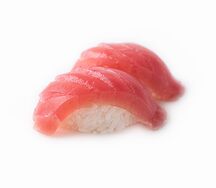 Суши с тунцом