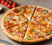 Австралийская с беконом и маринованным огурчиком