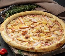 Пицца с ананасами 
