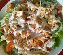 Салат Цезарь с курицей