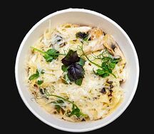 Паста с курицей и грибами 