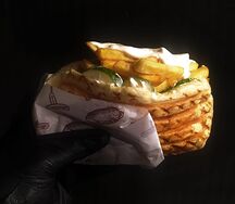 Гирос в булке с бараниной большой