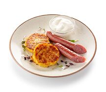 Драники с говяжьими колбасками