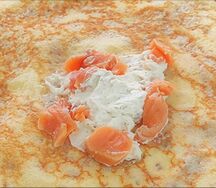 Блин с лососем (семга) и творожным сыром