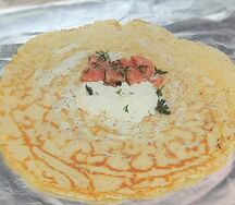 Блин с лососем (кета) и творожным сыром