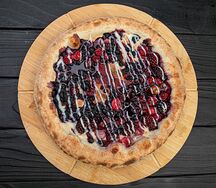Пицца Ягодная со сгущенкой