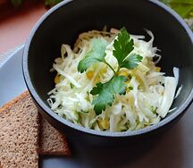 Салат Витаминный с огурцом и кукурузой