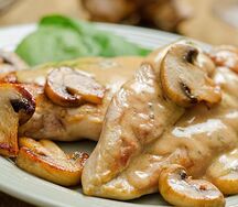 Куриная грудка с соусом из шампиньонов