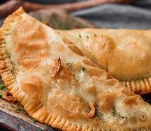 Чебурек с сыром и беконом
