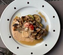 Индейка с овощами в сливочном соусе
