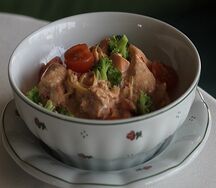Паста с лососем, брокколи в соусе пинк