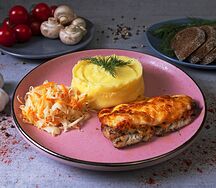 Минтай под шубой с картофельным пюре и салатом  