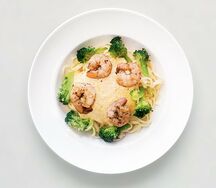 Лингвини с креветками в сырном соусе