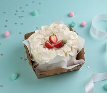Бенто-торт Молочная девочка клубника и банан