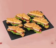 Круассаны мини с ветчиной и сыром