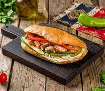 Шаурма из курицы на мангале в пите