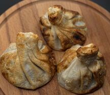Хинкали жареные с сыром и помидорами