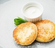 Сырники со сметаной